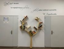 drzewo-półka bookcrossingowa  (1).jpg