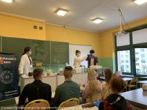 2020.10.09 Doświadcz chemii  w szkole (32).jpg