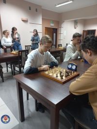 2021.11.23 sukcesy szachistów (2).jpg